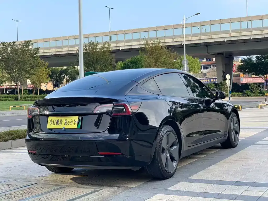 Tesla Model 3 — фото 10