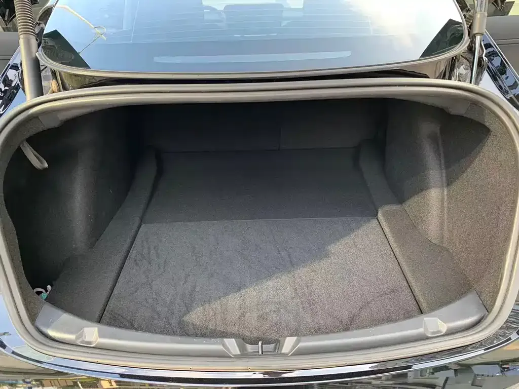 Tesla Model 3 — фото 4