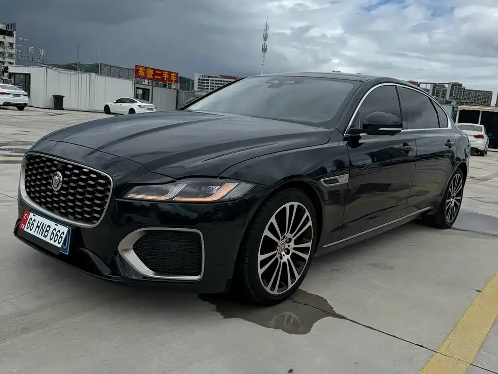 Jaguar XFL — фото 1