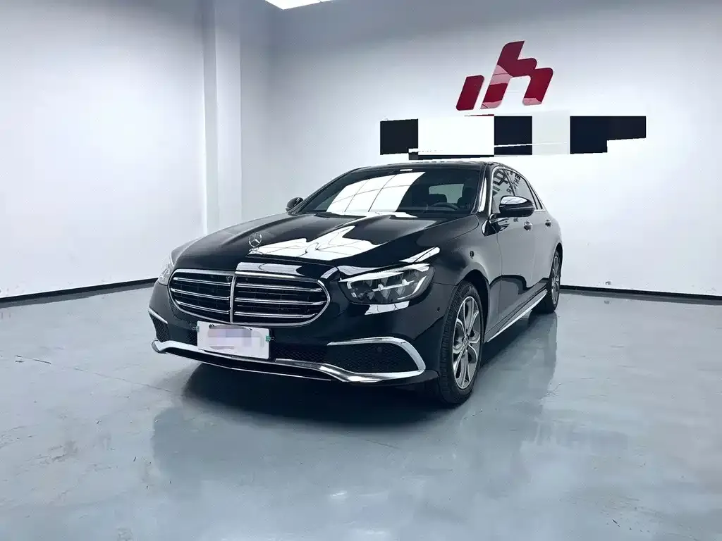 Mercedes-Benz E-Class — фото 1
