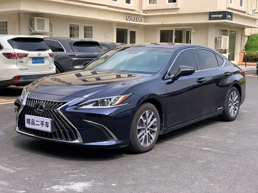 Lexus ES — фото 1