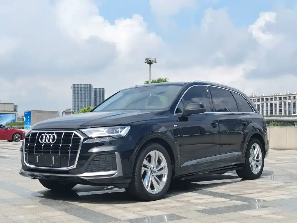 Audi Q7 — фото 1
