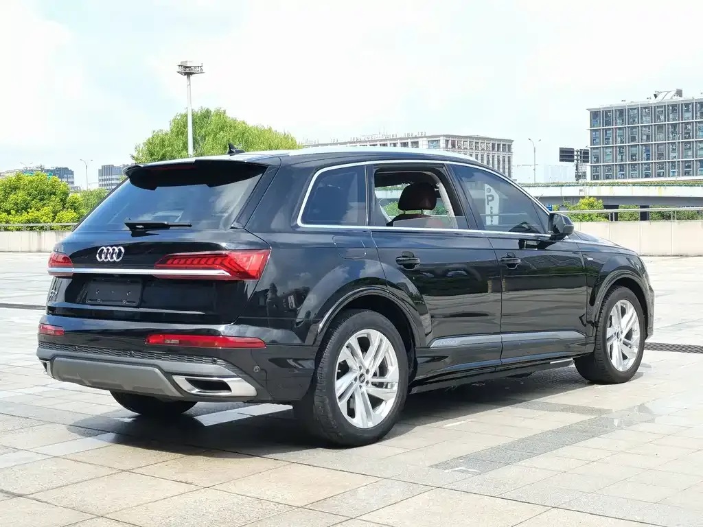 Audi Q7 — фото 9