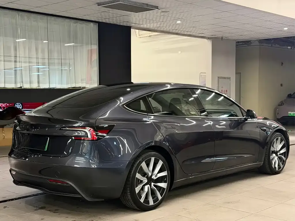 Tesla Model 3 — фото 7