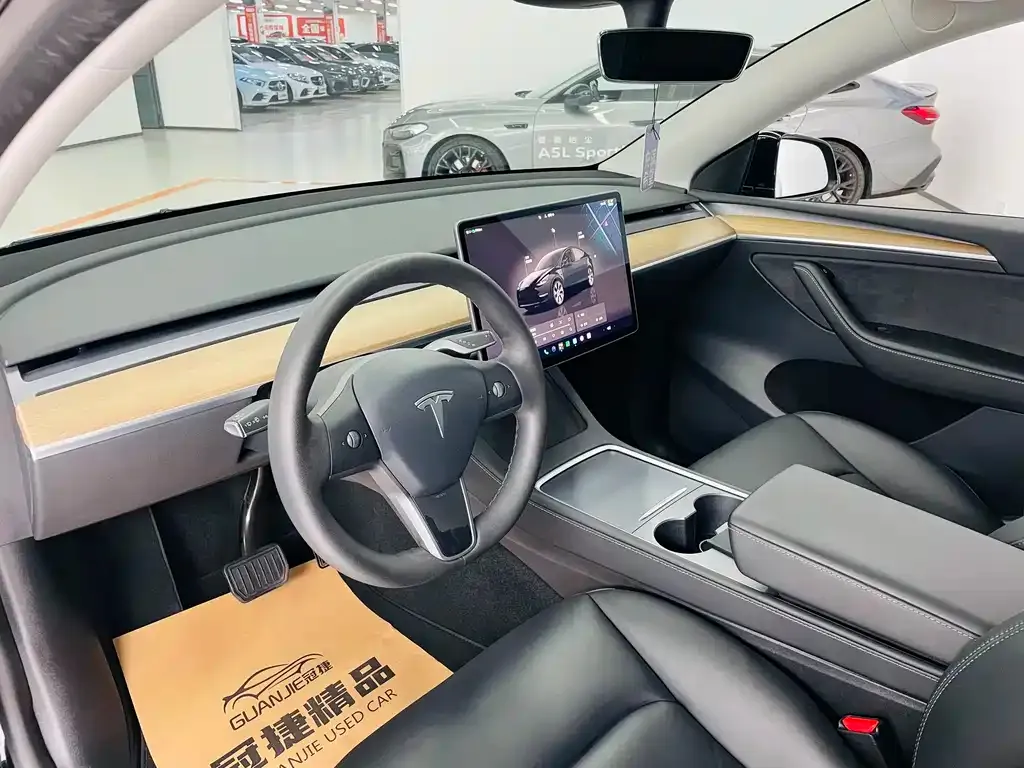 Tesla Model Y — фото 4