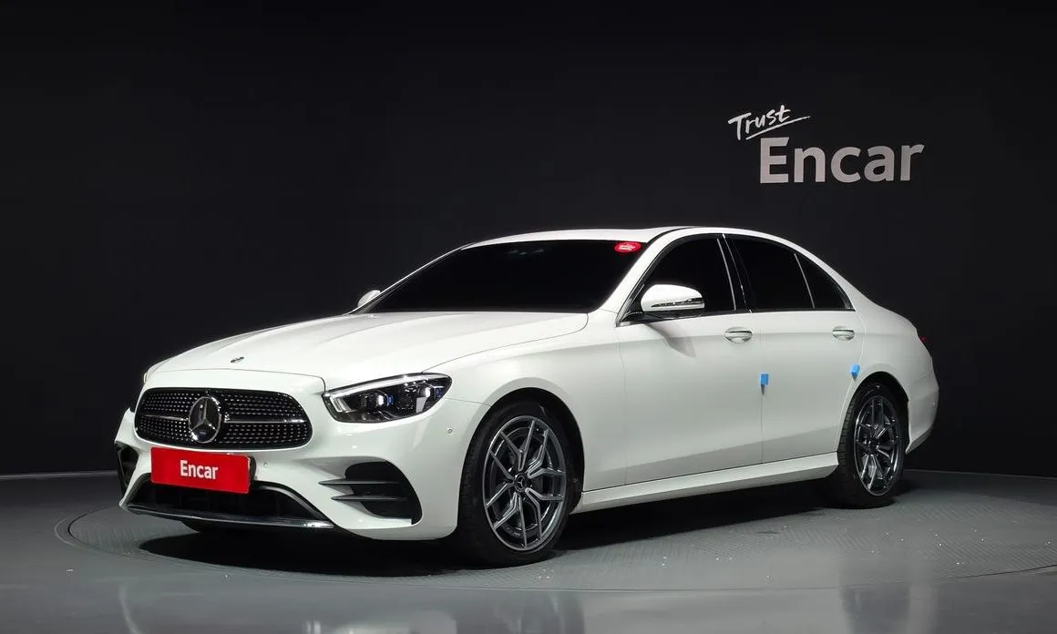 Mercedes-Benz E-Class — фото 1