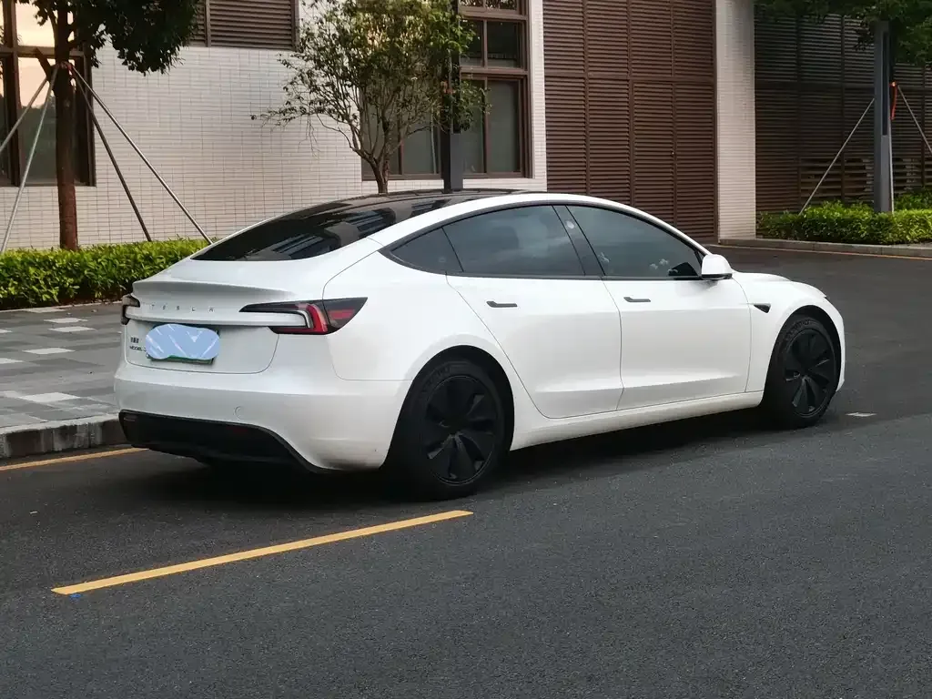 Tesla Model 3 — фото 9