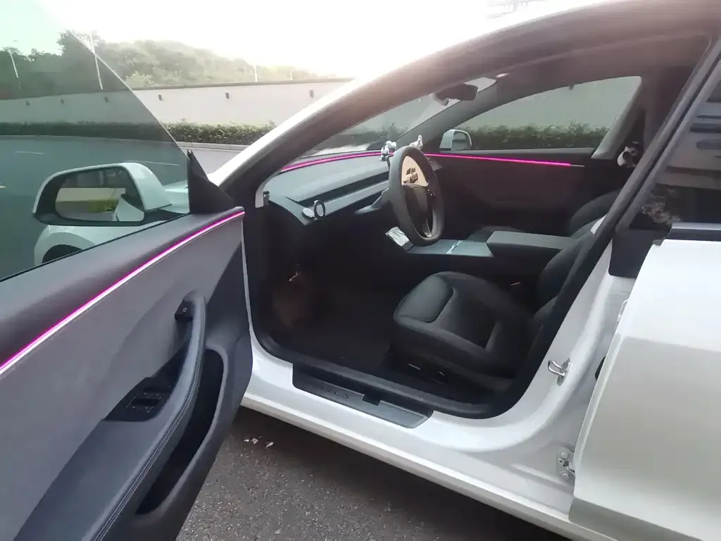 Tesla Model 3 — фото 10