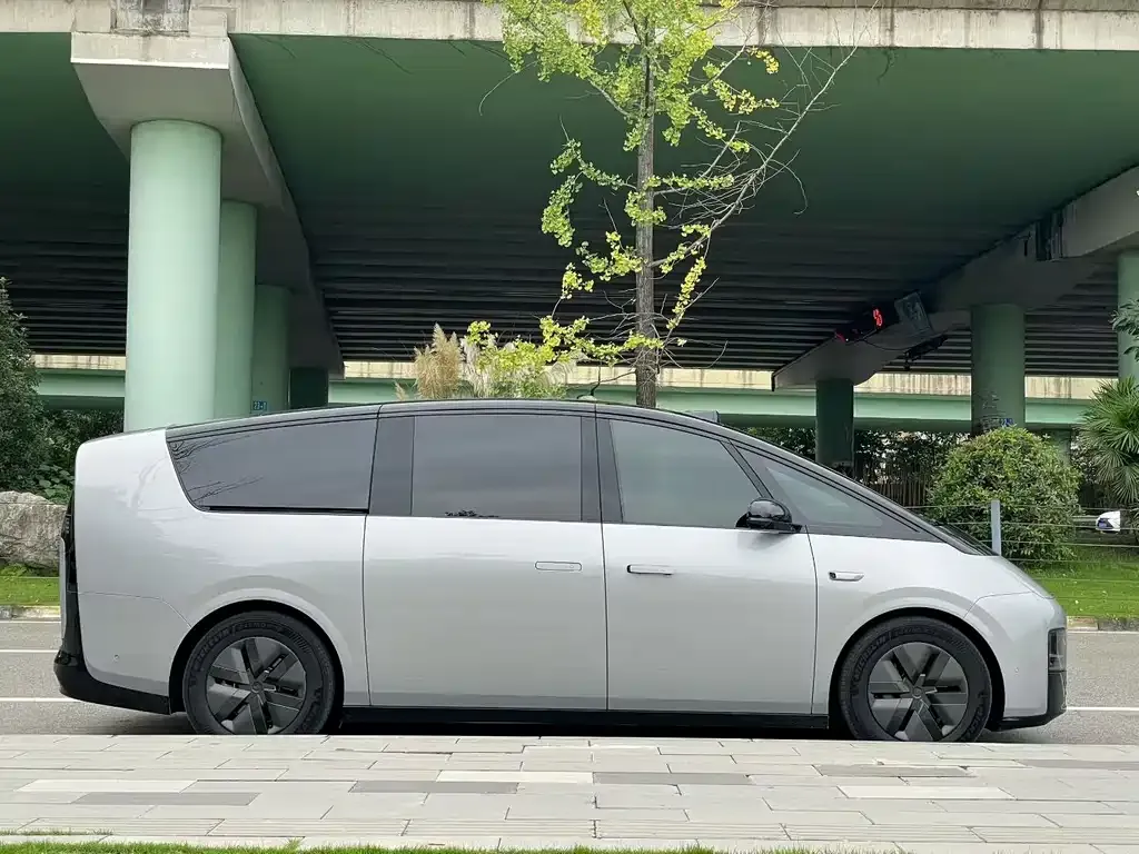 Li Auto MEGA — фото 6