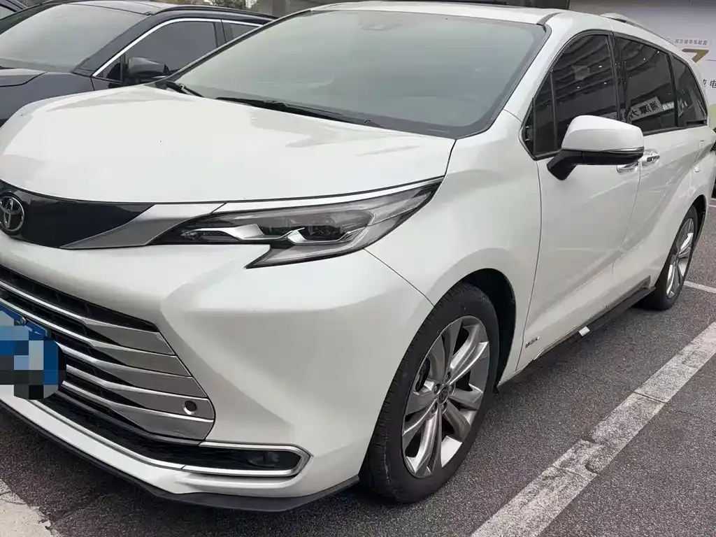 Toyota Sienna — фото 7