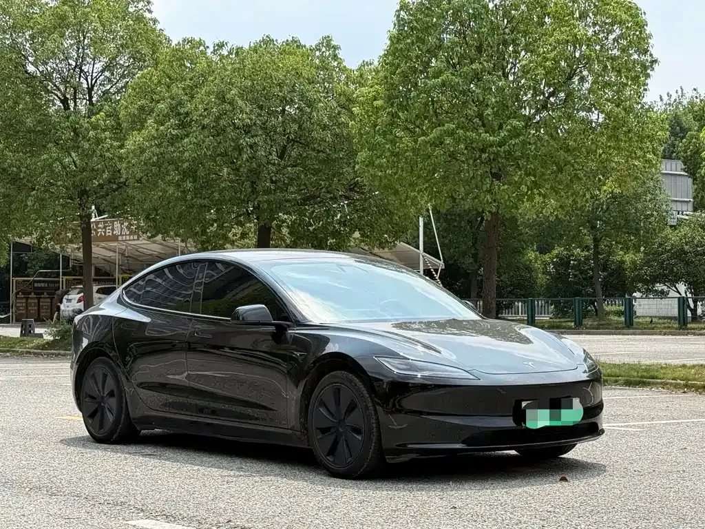 Tesla Model 3 — фото 9