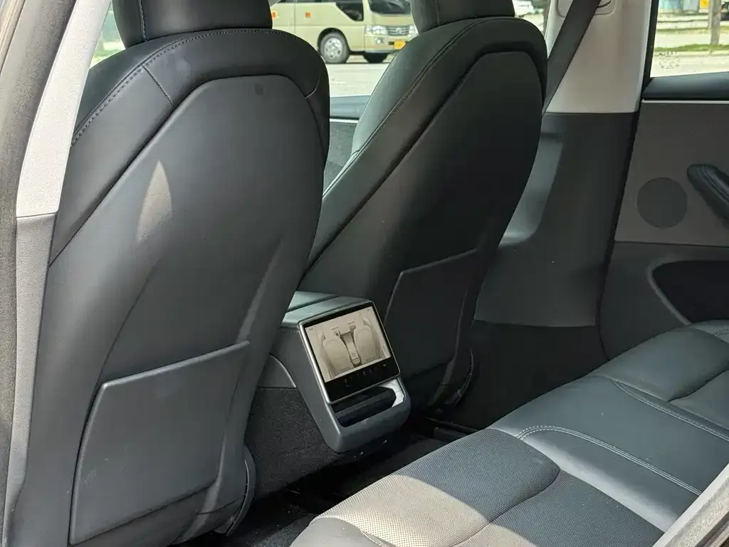 Tesla Model 3 — фото 3