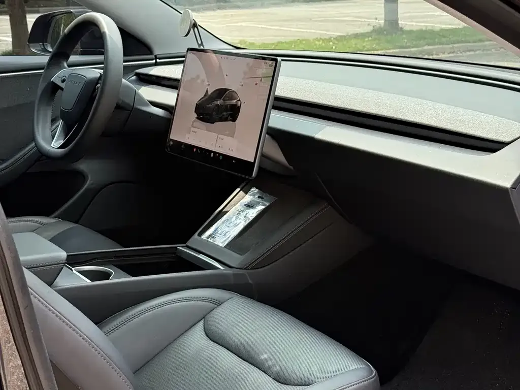Tesla Model 3 — фото 2