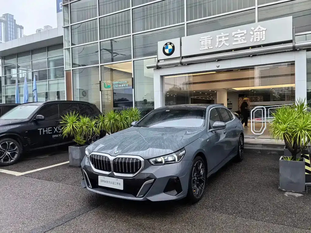 BMW 5 Series — фото 1