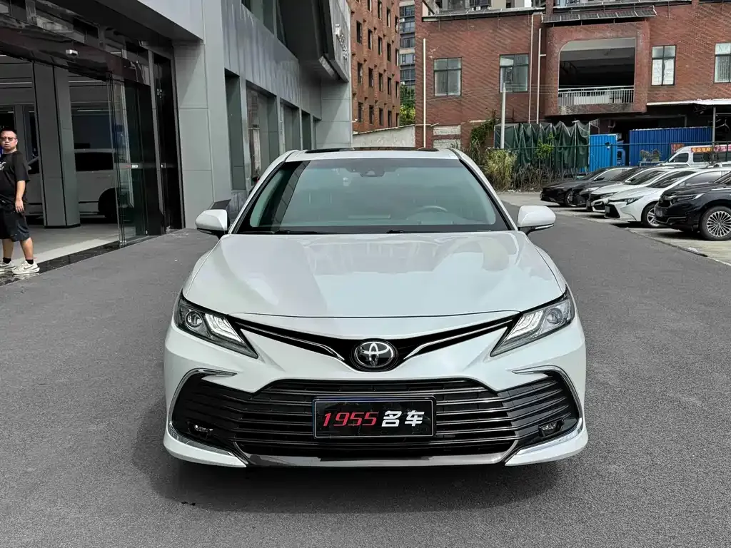 Toyota Camry — фото 3
