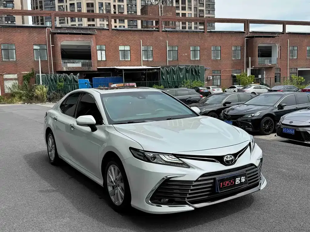 Toyota Camry — фото 4