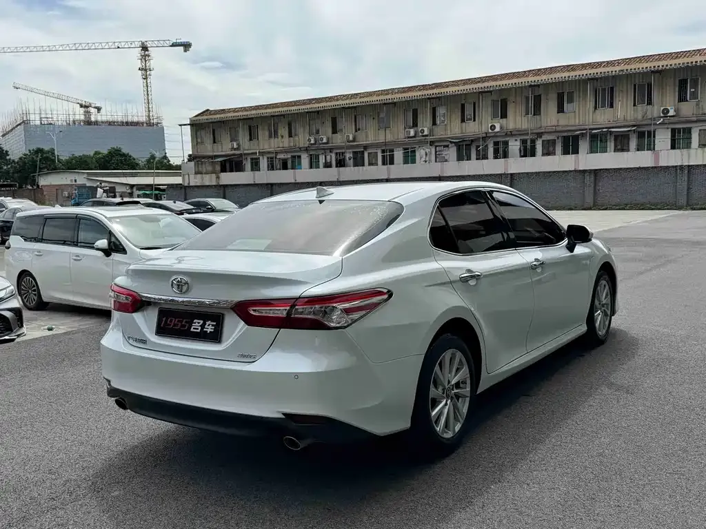 Toyota Camry — фото 5