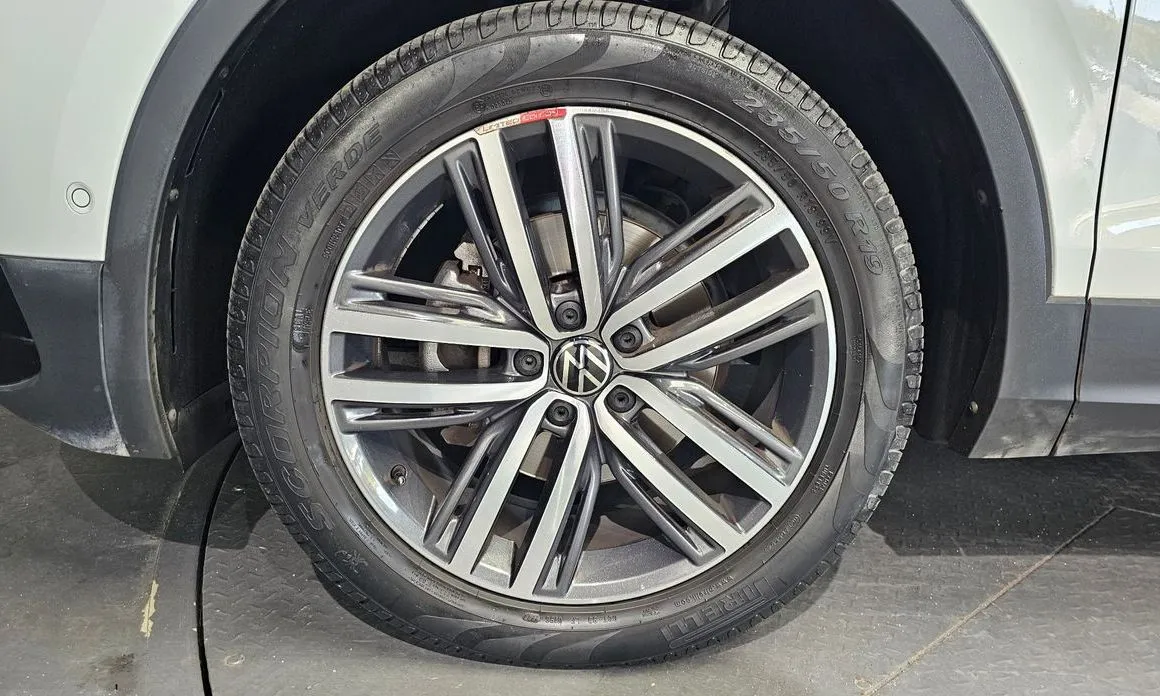 Volkswagen Tiguan — фото 9