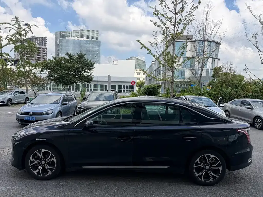 Hongqi E-QM5 — фото 10