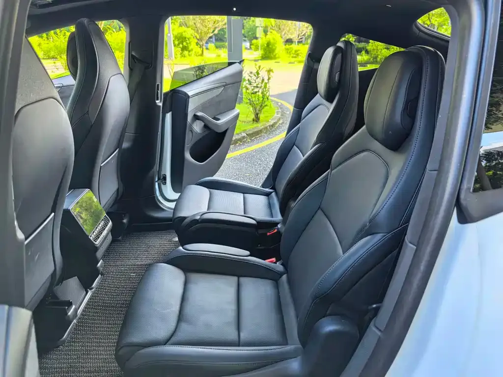 Tesla Model Y L — фото 2
