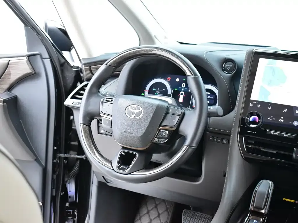 Toyota Alphard — фото 10
