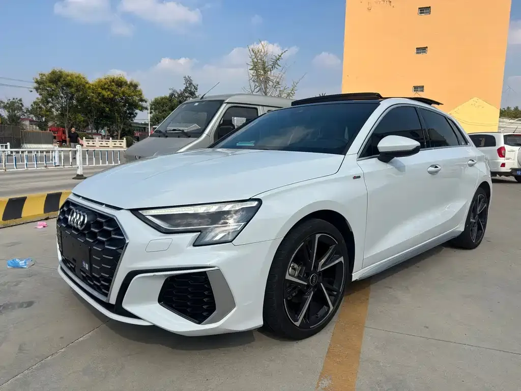 Audi A3 — фото 1