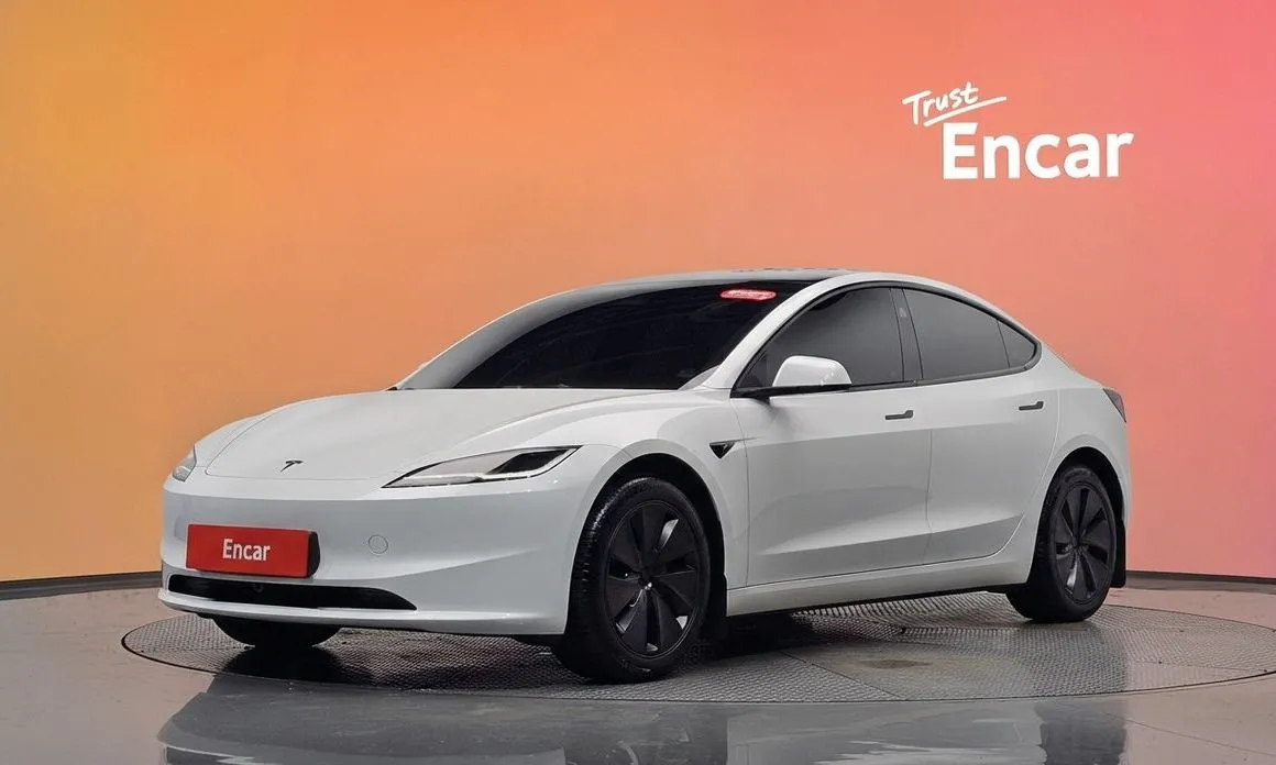 Tesla Model 3 — фото 1