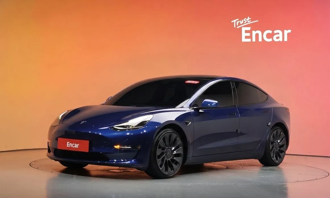 Tesla Model 3 — фото 1