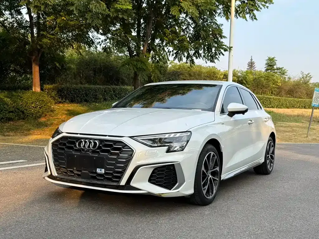 Audi A3 — фото 1