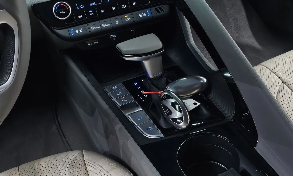 Hyundai AVANTE — фото 4