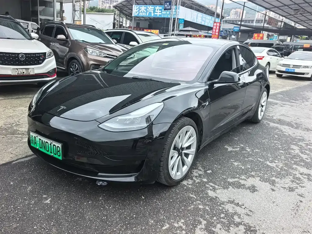 Tesla Model 3 — фото 1