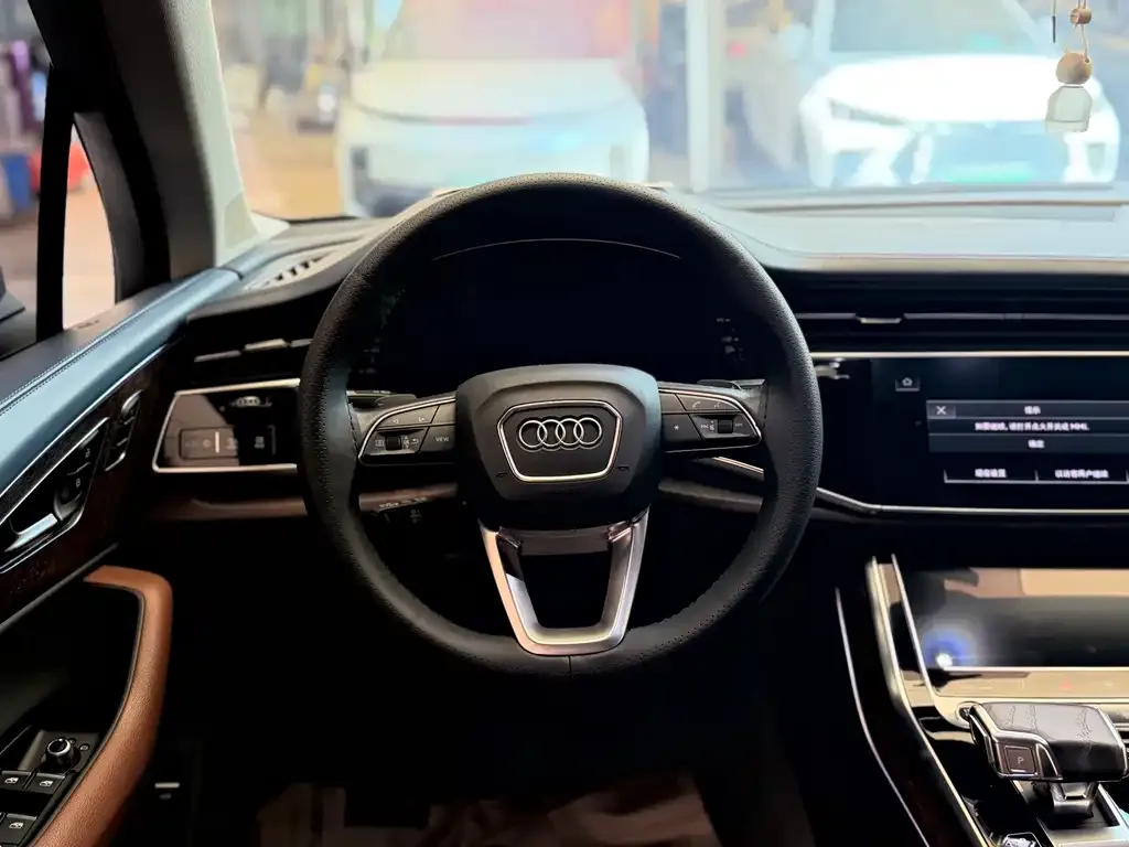 Audi Q7 — фото 2