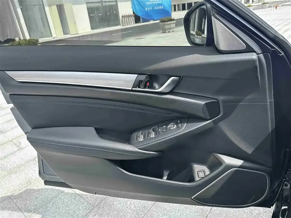 Honda Accord — фото 9
