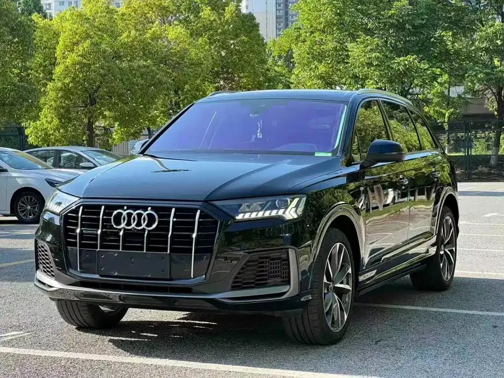Audi Q7 — фото 1