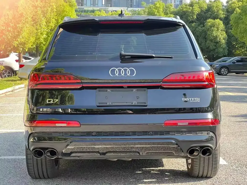 Audi Q7 — фото 6