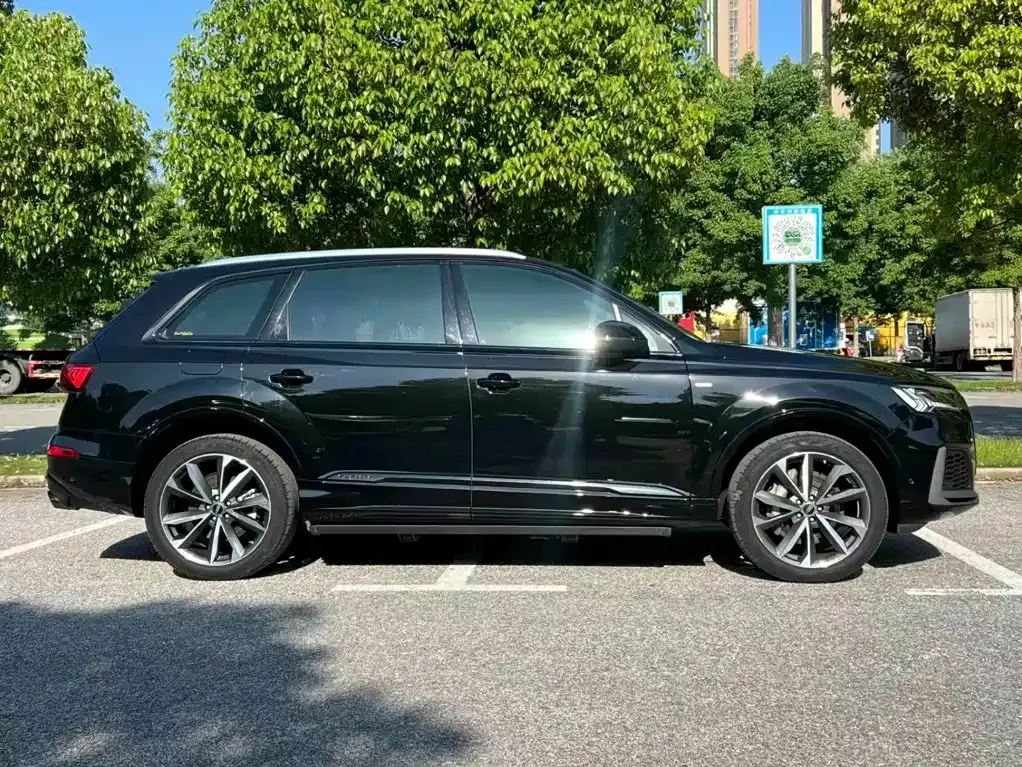 Audi Q7 — фото 8