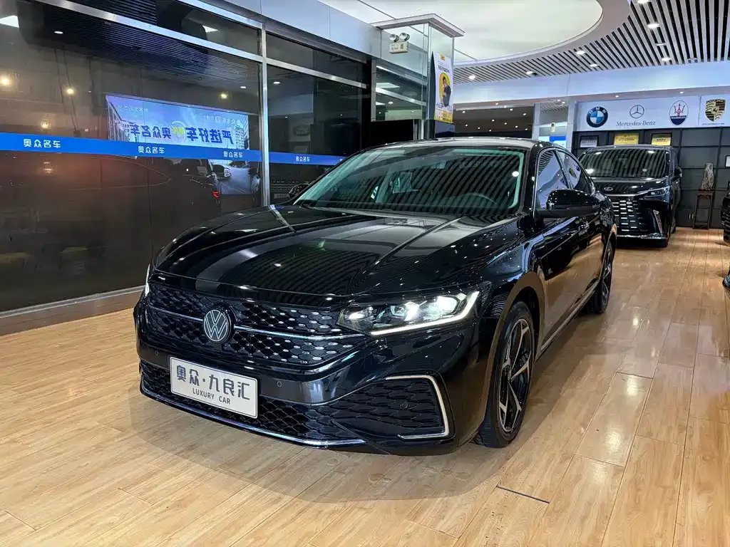 Volkswagen Passat — фото 1