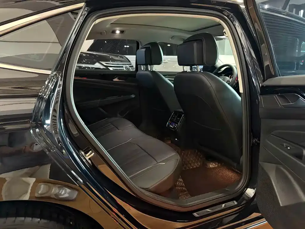 Volkswagen Passat — фото 8