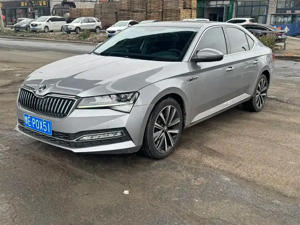 Skoda Superb — фото 1