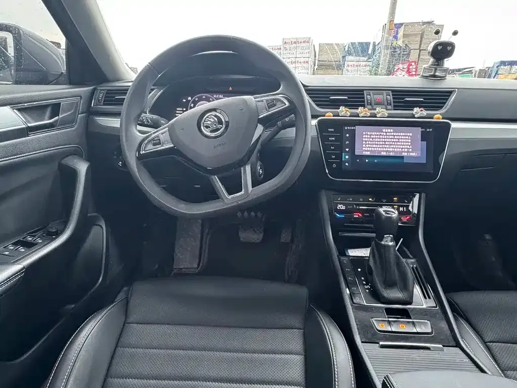 Skoda Superb — фото 8