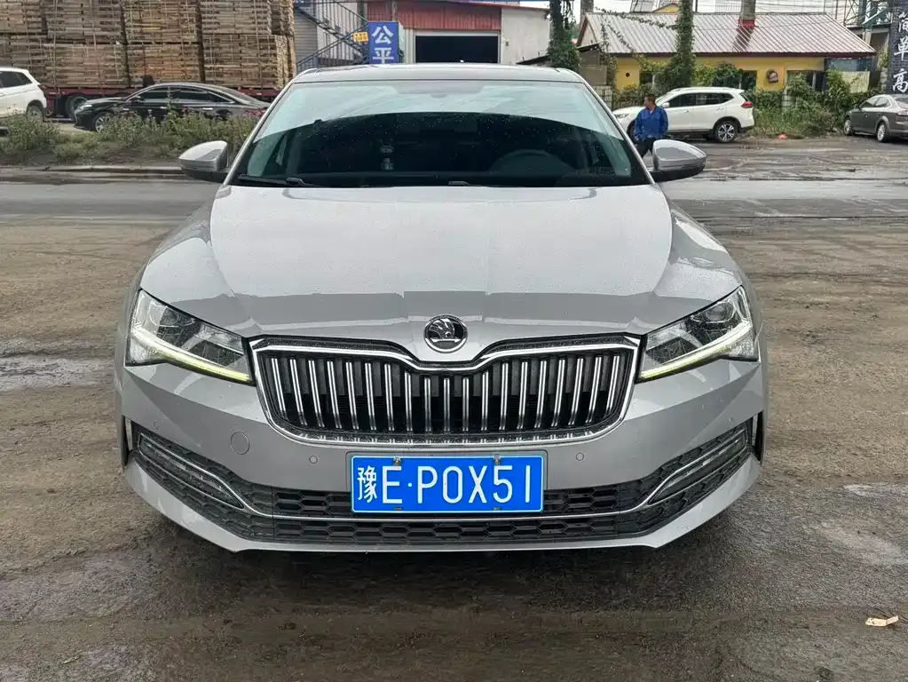 Skoda Superb — фото 5