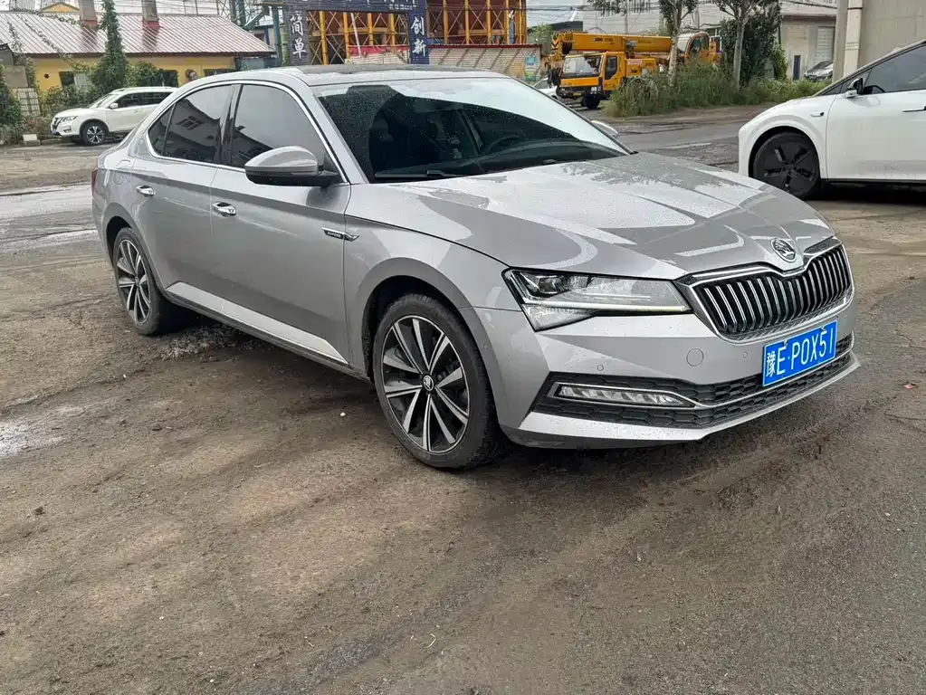 Skoda Superb — фото 2
