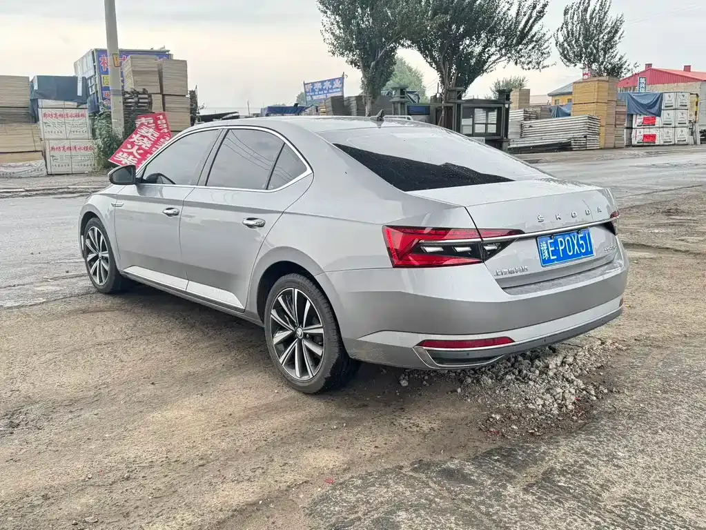 Skoda Superb — фото 4