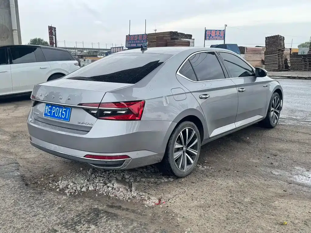 Skoda Superb — фото 9