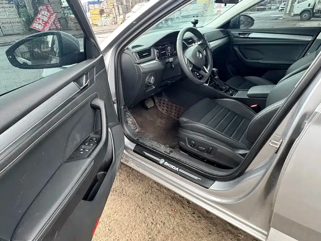 Skoda Superb — фото 6