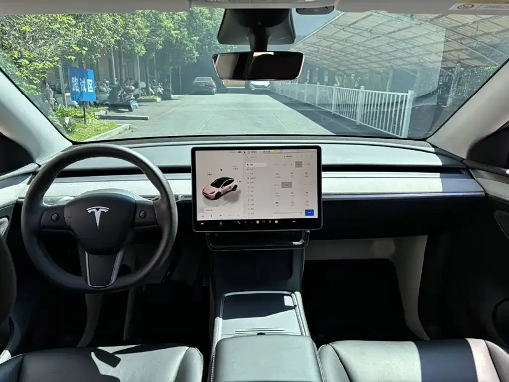 Tesla Model Y — фото 6
