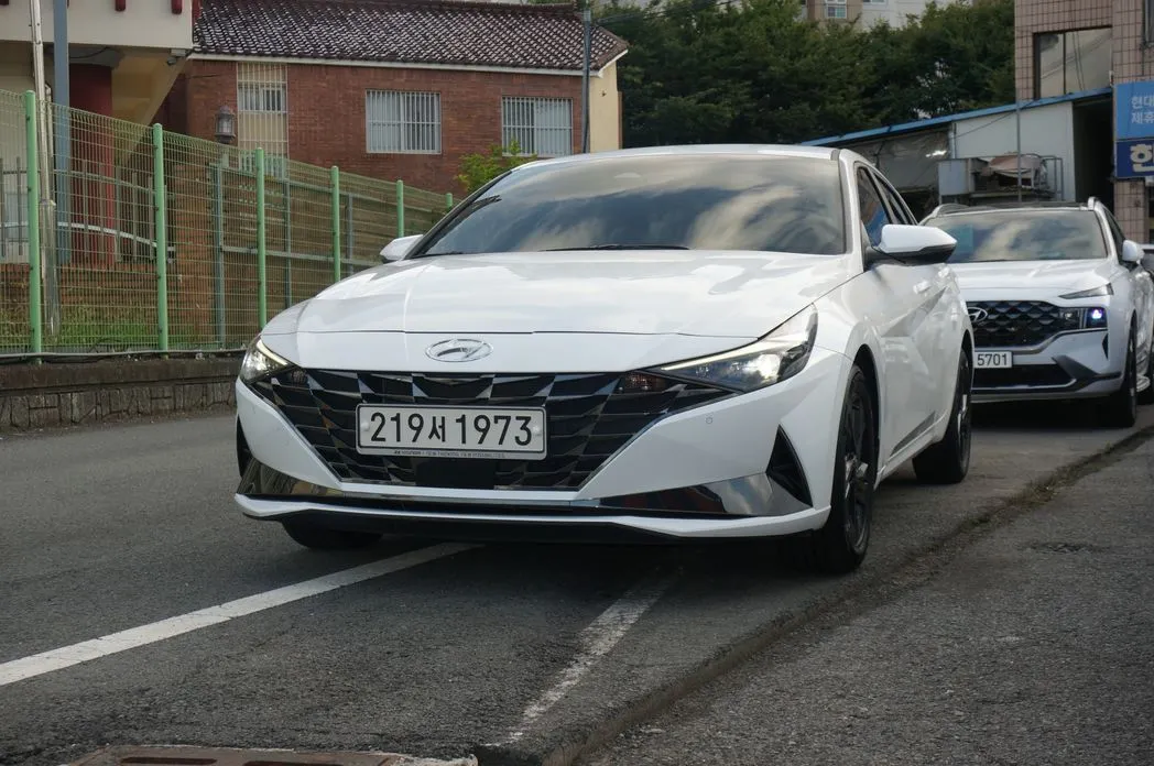 Hyundai AVANTE — фото 1