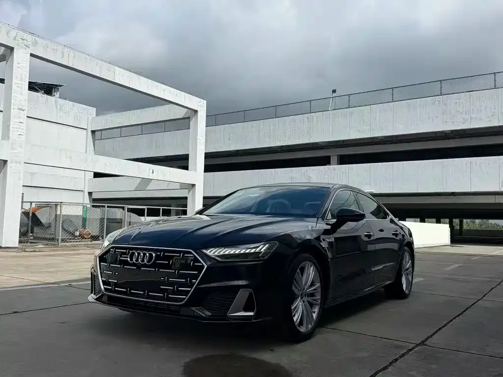Audi A7L — фото 1
