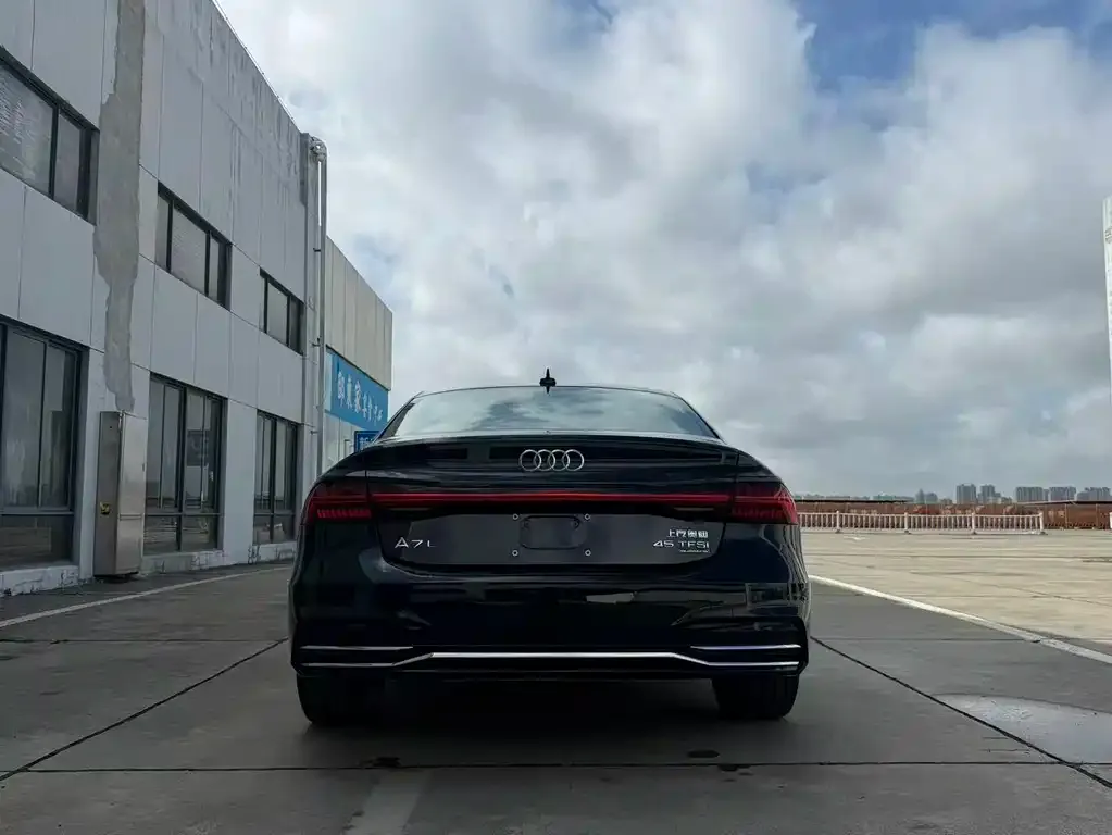 Audi A7L — фото 8