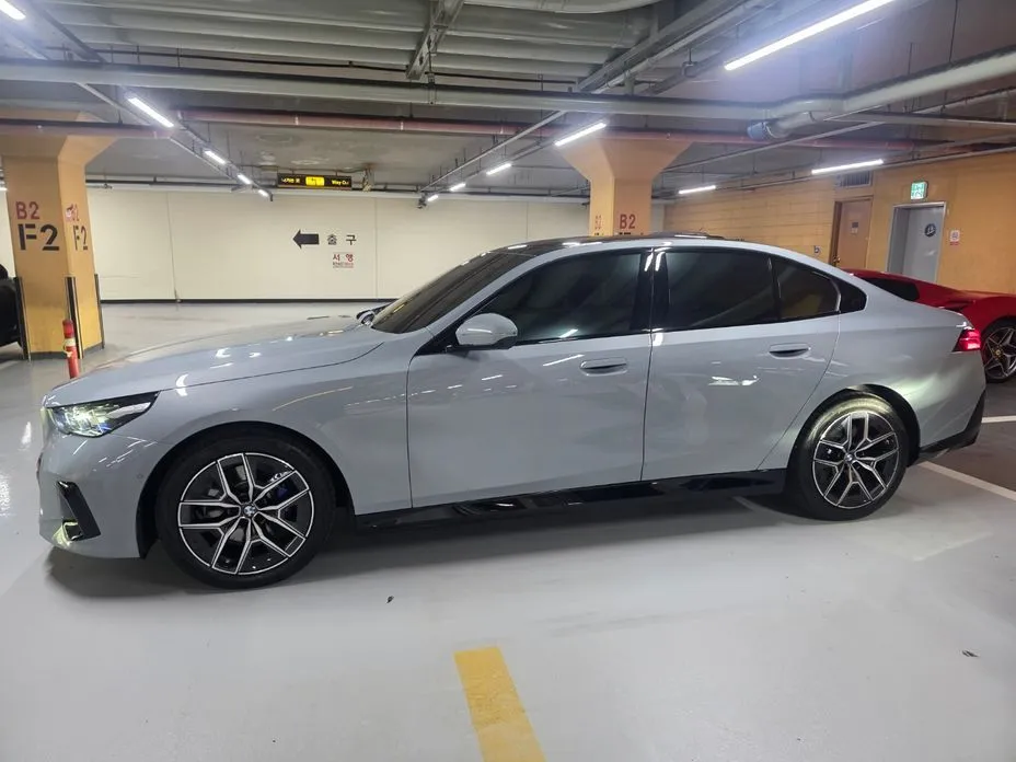 BMW 5-Series — фото 10